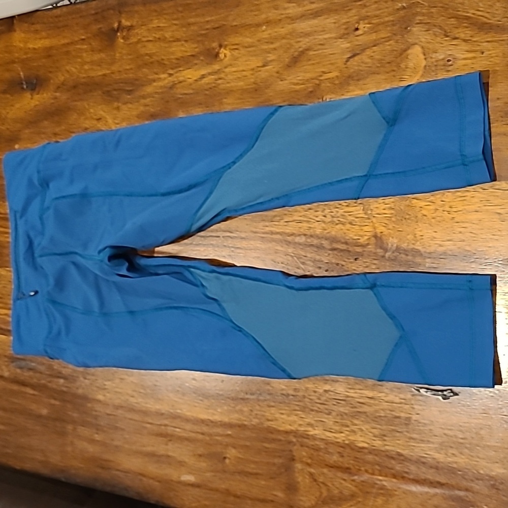 LULULEMON ATHLETICA Night Diver Pace Rival Crop 22" Leggings - US 4 Luxtreme